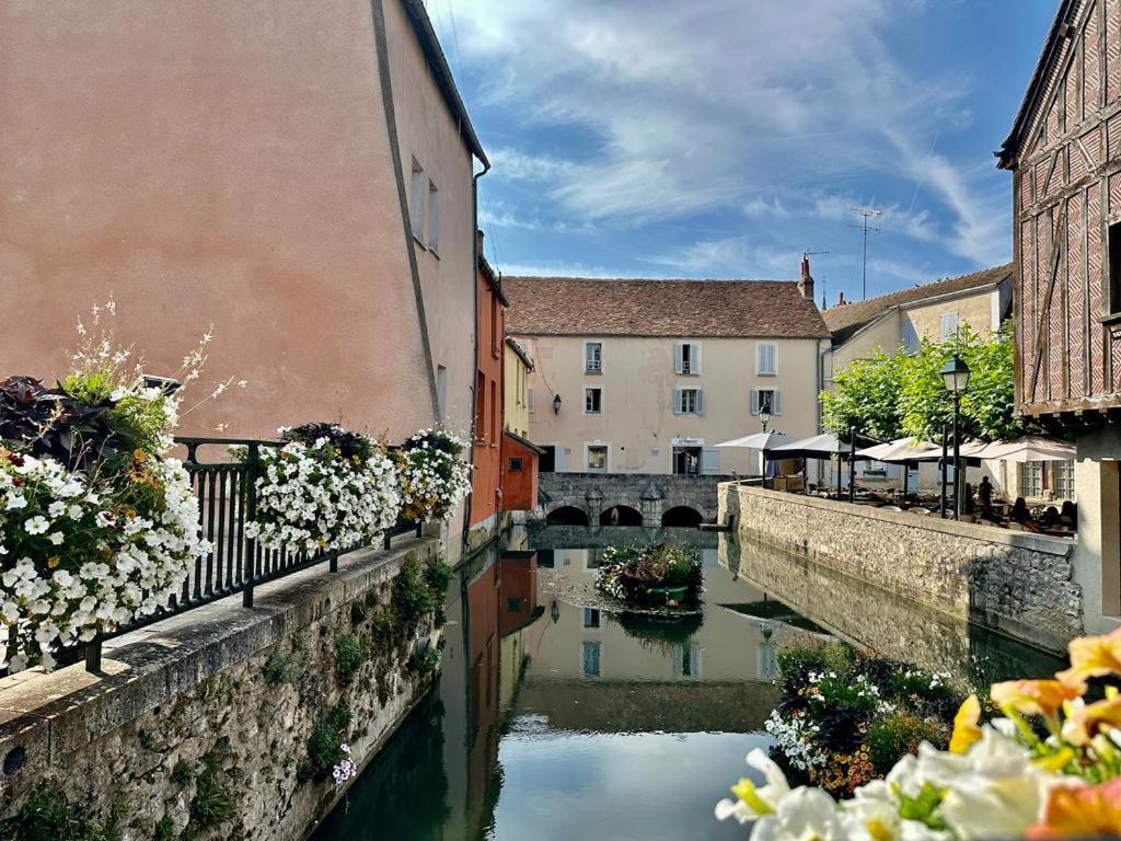 La Perle Apartment Montargis Exterior photo